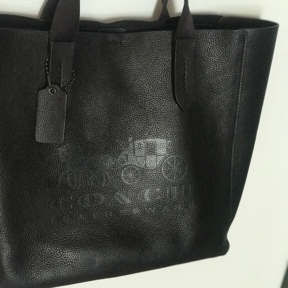 Hardly used coach shoulder bag